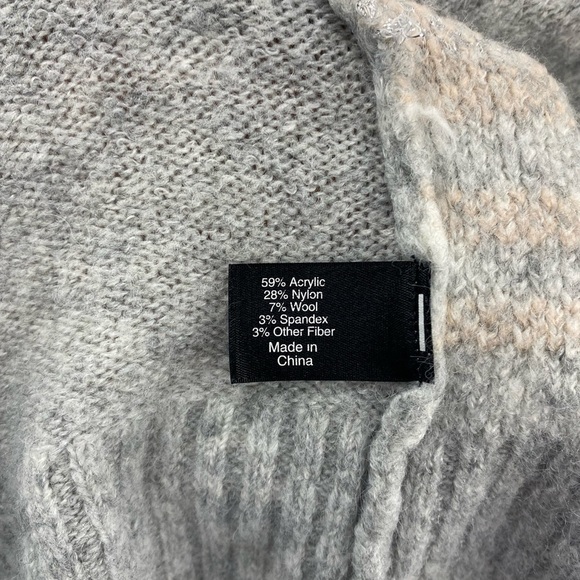 Lane Bryant Women Plus 18/20 2X Gray Fair Isle Snowflake Sparkle V-Neck Sweater - Picture 7 of 9